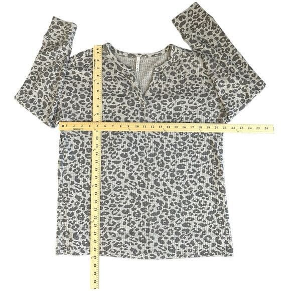 #T82 Z Supply Split Neck Thermal Top Leopard Print SZ M $69 - Picture 13 of 14